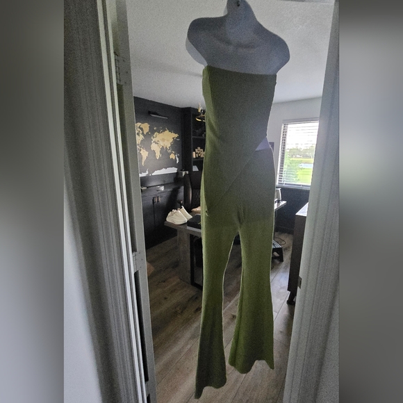 Two piece, ribbed strapless pant set - Picture 6 of 9